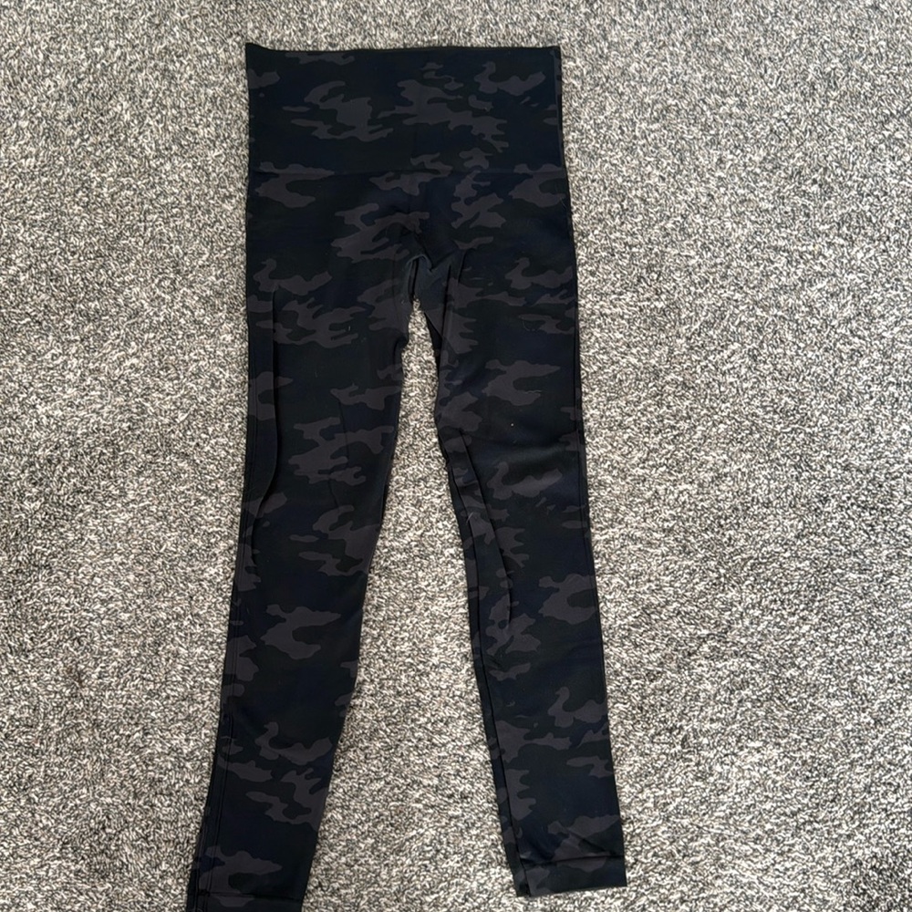 SPANX Full Length Leggings, Size Medium, Excellent Condition!